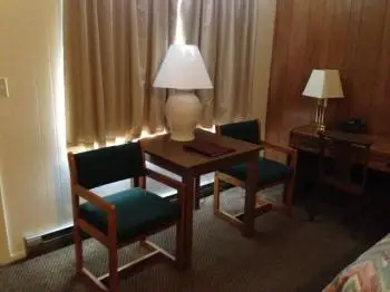 Capri Motel 7